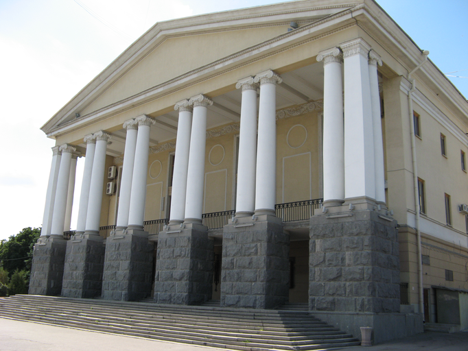 Волгоградский музыкальный театр)